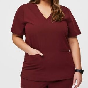 2 Figs Casma Three-Pocket Scrub Top™ woman’s XXL Burgandy